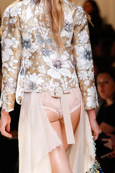 Look 64